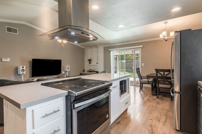 Building Photo - 10222 Sunol Way