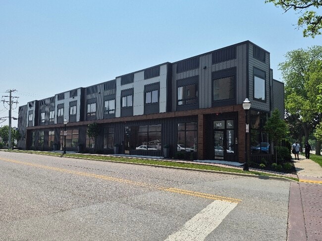Primary Photo - 145 S Center St