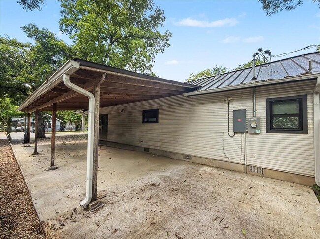 Building Photo - 2506 E Cesar Chavez St