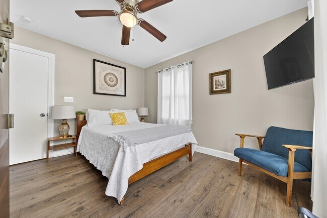 Building Photo - 147 Sunset Dr