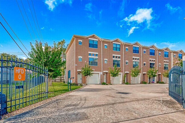Building Photo - 2710 Hullsmith Dr