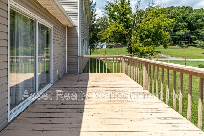 Building Photo - 817 Ridgeview Dr