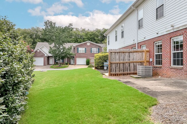 Building Photo - 2428 E University Dr