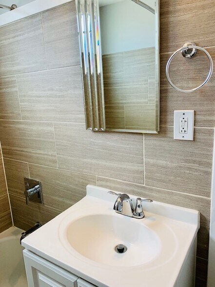 Bathroom - 5960 W 86th Pl