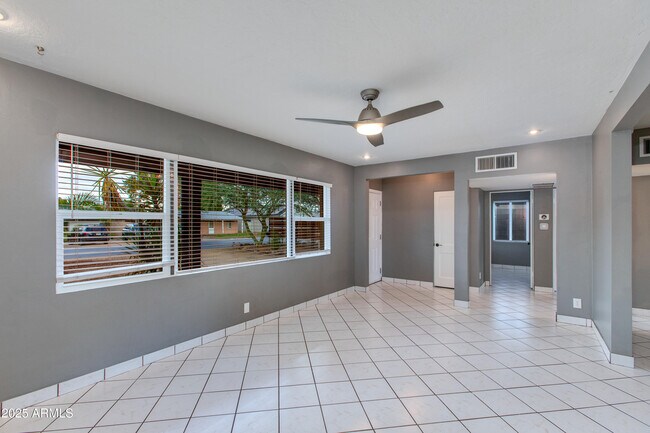 Building Photo - 4115 N 42nd Pl