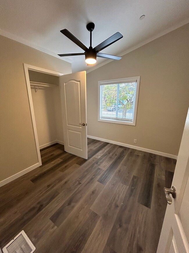 Building Photo - Remodeled Modern 3 Bed/2 Bath National City