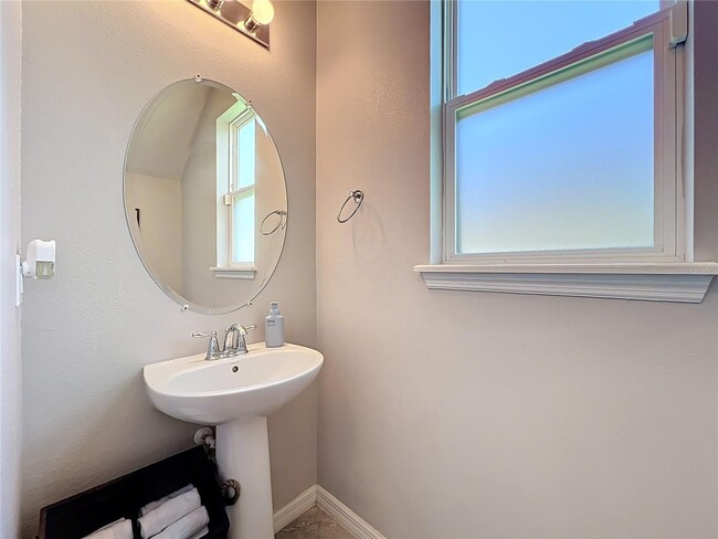 Building Photo - 2381 Rapollo Dr