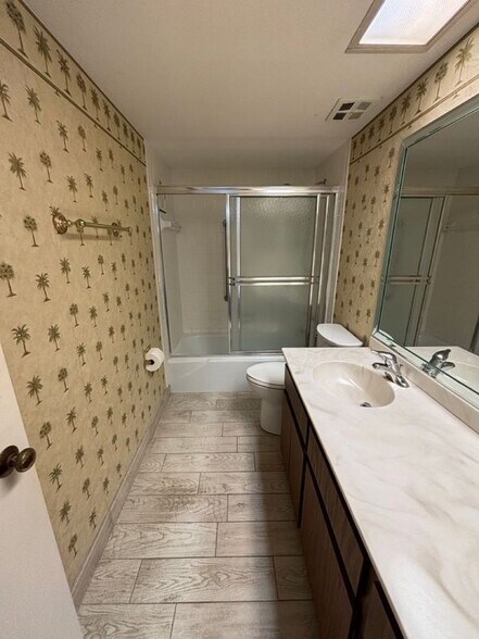 Building Photo - 420 64th Ave