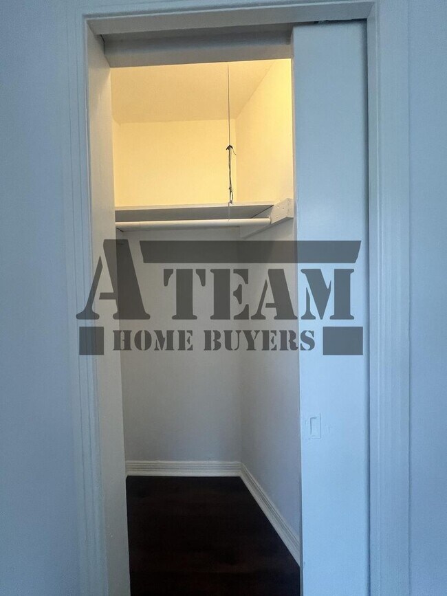 Building Photo - Fully Remodeled 3 Bedroom 2 Bathroom
