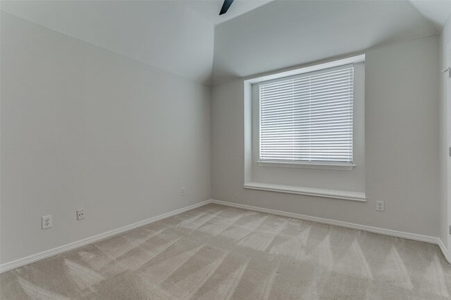 Building Photo - 1415 E Dove Rd