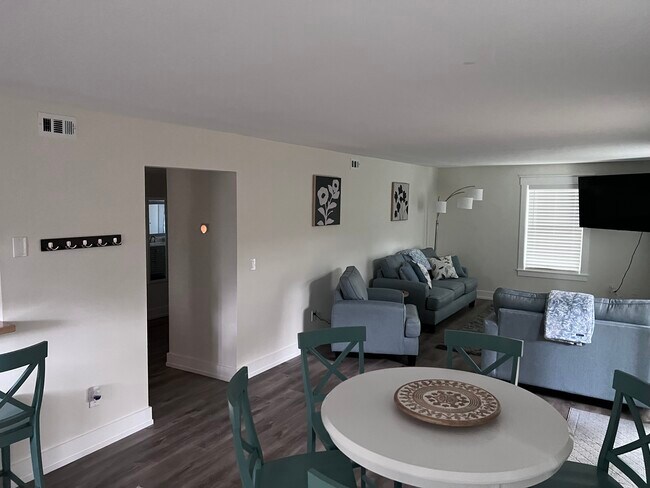 Building Photo - 208 A St