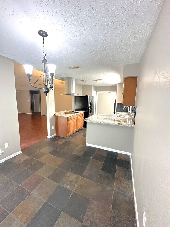 Building Photo - 21314 Highland Knolls Dr