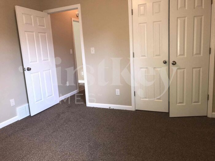 Building Photo - 995 Nesting Wood Cir W
