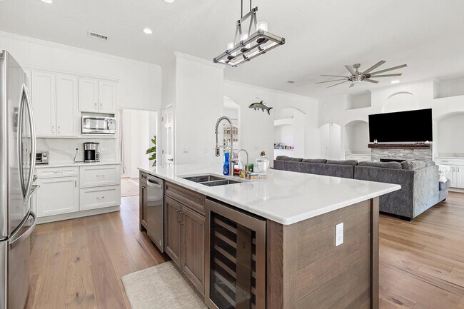 Building Photo - 200 Islamarada Ct