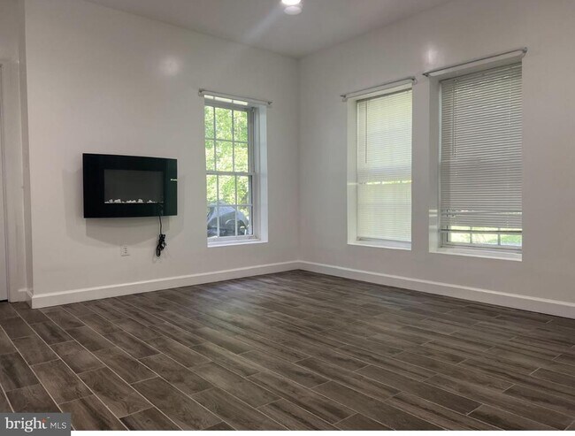Building Photo - 1800 Eagles Ridge Ct\