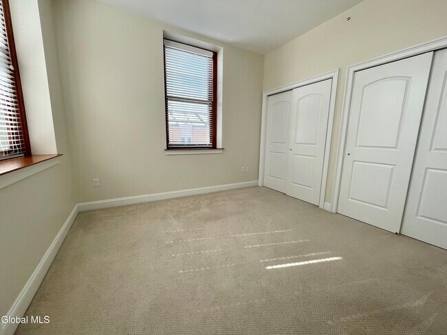 Building Photo - 233 Lake Ave