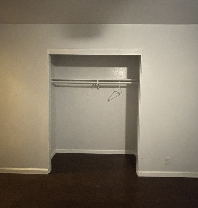 Building Photo - 12 S Wendy Dr