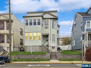 Building Photo - 703 Schuyler Ave