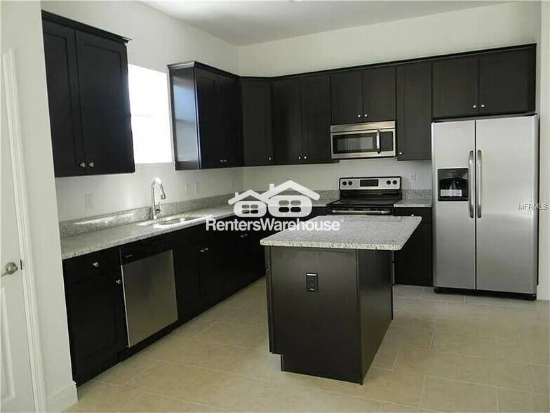 Building Photo - 701 Armadillo Dr