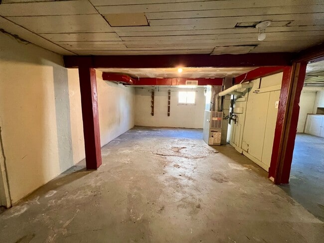 Building Photo - Charming Clinton Neighborhood Home 2 Bed 2 Bath — Close to Downtown & Division Street!