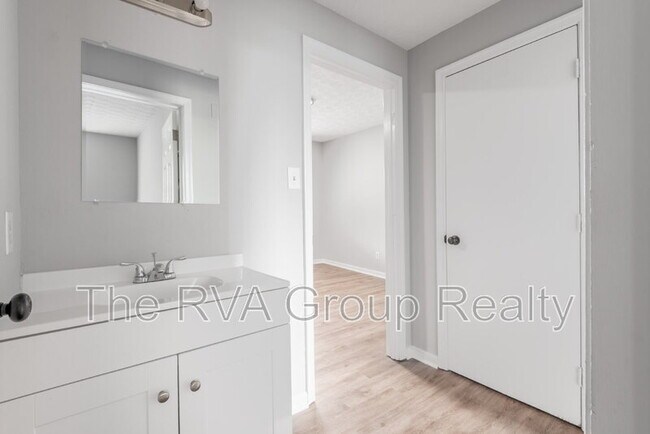 Building Photo - 3807 Woodlawn St