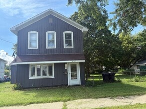 Building Photo - SPACIOUS 4 BEDROOM HOME READY TO WELCOME YOU