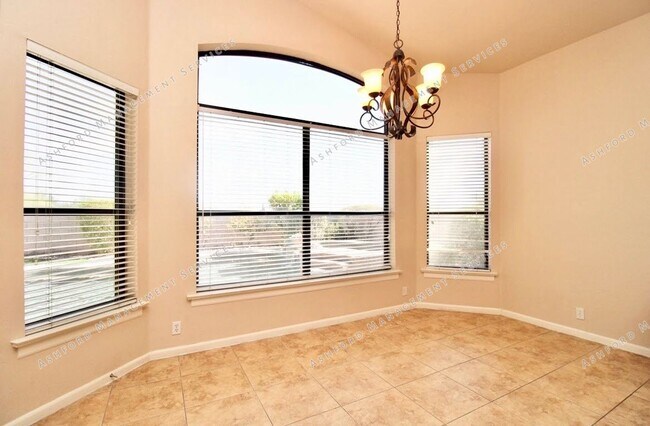 Building Photo - BEAUTIFUL 4 BEDROOM + LOFT ON CULDESAC WITH POOL/SPA