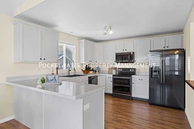Building Photo - 628 Sumac St