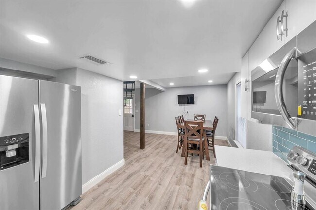 Building Photo - 3720 3rd Ave N