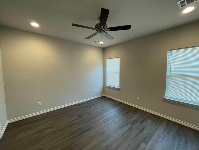 Building Photo - 107 Peruna Dr