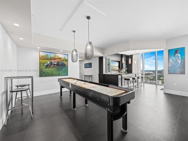 Building Photo - 333 Las Olas Way
