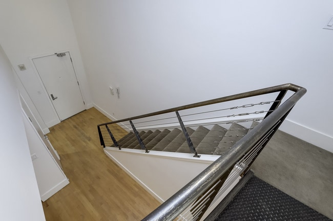 Building Photo - Luxurious Live/Work Loft in great DogPatch...