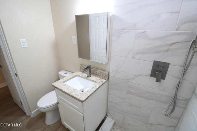 Building Photo - 536 Bataan Cir