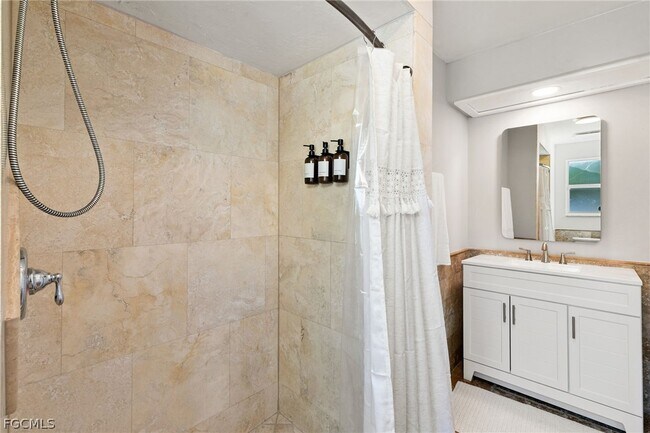 Building Photo - 317 3rd Ave