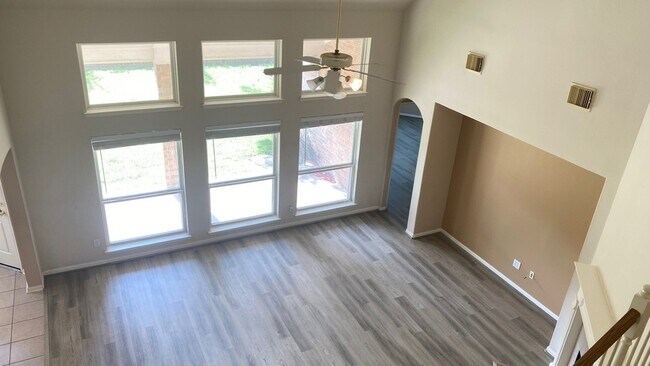 Building Photo - 2503 Westerlake Dr
