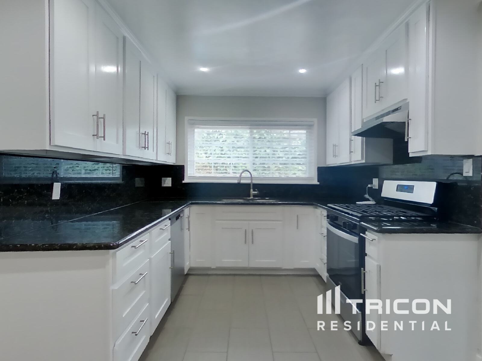 Building Photo - 121 Hodges St