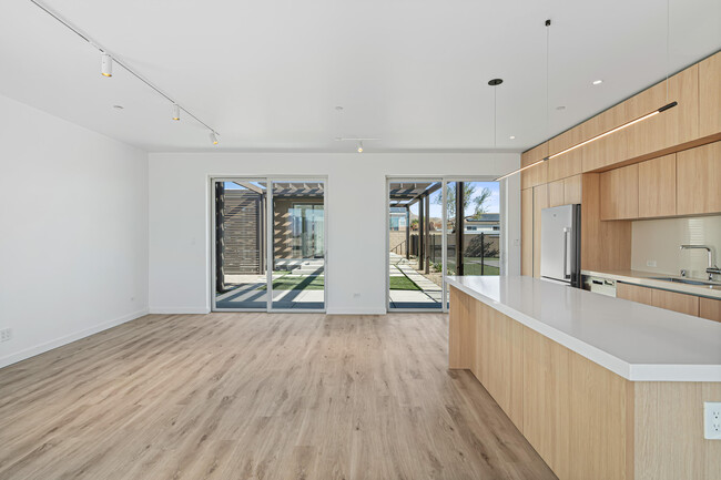 Building Photo - 13852 Scenic Crest Cir