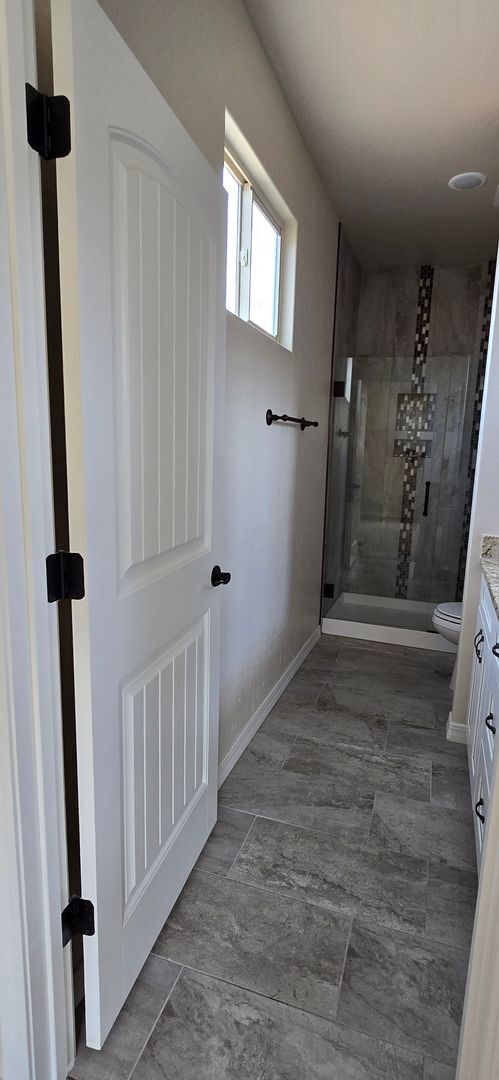 Building Photo - Stunning 3-BR Home with Views, Upgrades, & Oversized Garage!