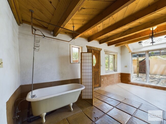 Building Photo - Green Gorge