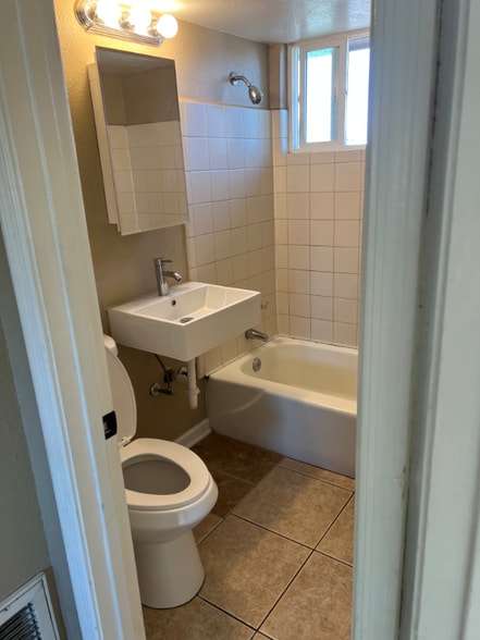 Building Photo - 820 E Purdue Ave