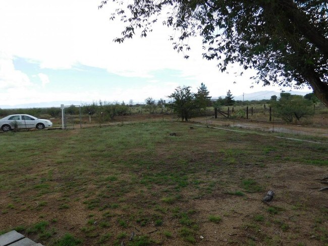 Building Photo - 154 E Papago Way