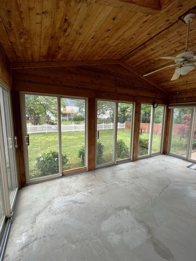 Building Photo - Charming 3-Bedroom Ranch Home with Fenced ...