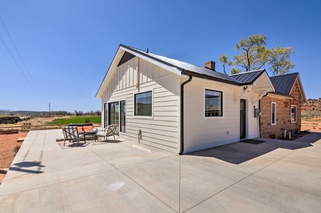 Building Photo - 652 N Crescent Butte Trail