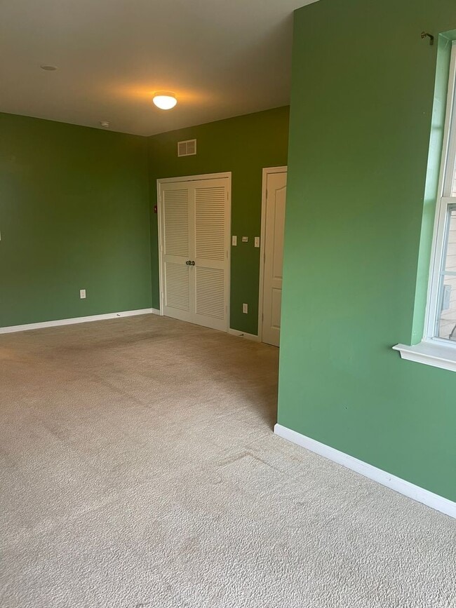 Building Photo - 3 bedroom 2 1/2 bath Townhouse in Bayberry