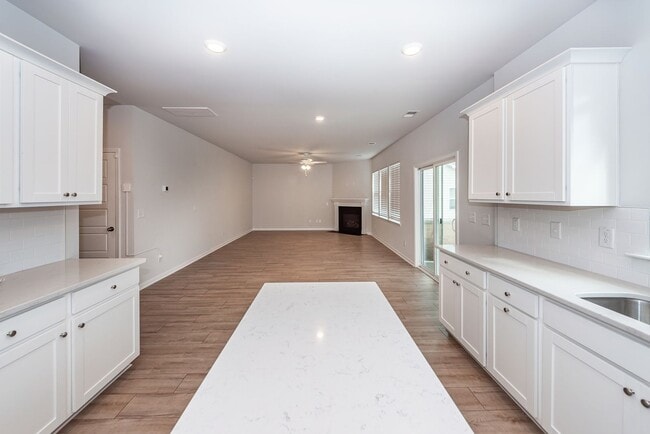 Building Photo - 4 Bedroom, 2.5 Bathroom Home in Cane Bay Plantation - Summerville