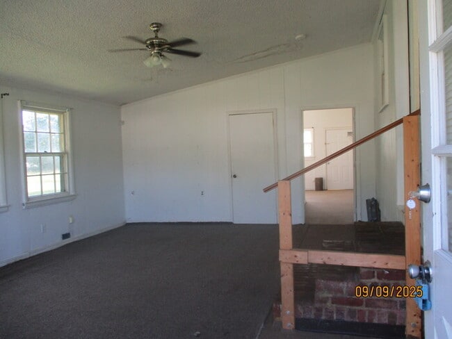 Building Photo - 1040 Hugo Dr