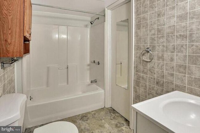 Building Photo - 94 Blueridge Ct