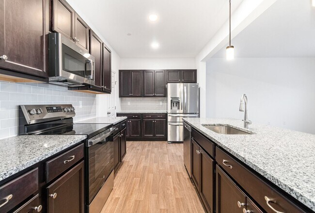 Building Photo - 7870 Briarwood Dr