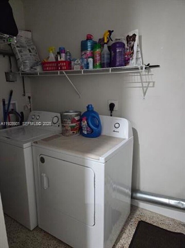 Building Photo - 9228 SW 37th St