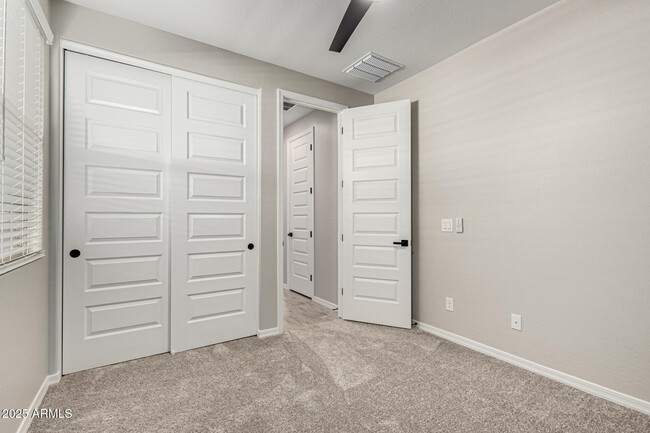 Building Photo - 34924 N Hawley Dr